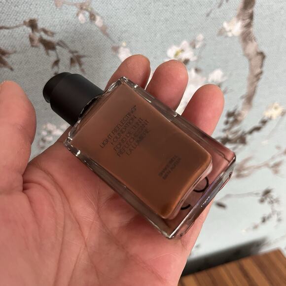 Nars Light Reflecting Foundation Deep 6 Mali 30ml/1fl.oz. - Picture 3 of 4